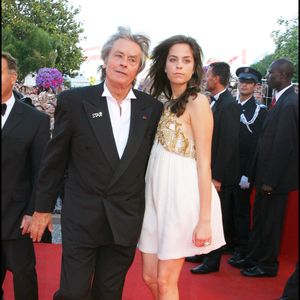 Alain Delon et sa fille Anouchka - montée des marches pour la clôture du festival de Cannes le 27 mai 2007 © BORDE-JACOVIDES / BESTIMAGE