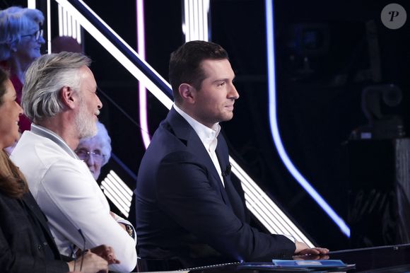 Jordan Bardella, sur le plateau de l’émission « TPMP » présentée par Cyril Hanouna, à Paris, France, le 20 mars 2025. / © Jack Tribeca / Bestimage