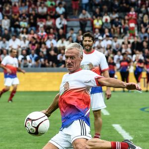 Après leur sacre, une partie de l’équipe a fêté l’événement à Saint-Tropez, entre euphorie et excès.

Didier Deschamps - Les champions du monde de 98 ont défié les rugbymen du Stade toulousain lors d'une rencontre caritative pour l’association de Pascal Olmeta "Un sourire, un espoir pour la vie" sur la pelouse du stade Ernest Wallon à Toulouse, France, le 10 juillet 2017. © Agence/Bestimage