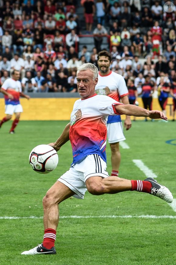 Après leur sacre, une partie de l’équipe a fêté l’événement à Saint-Tropez, entre euphorie et excès.

Didier Deschamps - Les champions du monde de 98 ont défié les rugbymen du Stade toulousain lors d'une rencontre caritative pour l’association de Pascal Olmeta "Un sourire, un espoir pour la vie" sur la pelouse du stade Ernest Wallon à Toulouse, France, le 10 juillet 2017. © Agence/Bestimage