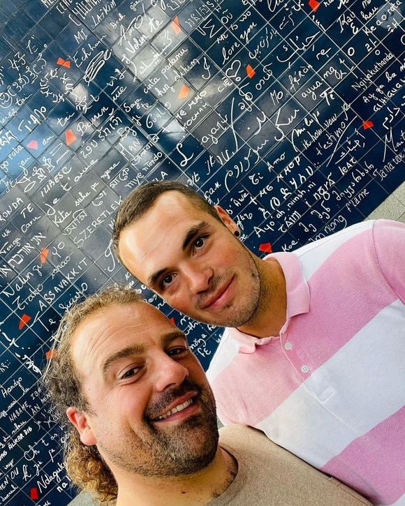 Et d'ajouter : "Le beau temps s'installe et le moral revient à fond. On sera heureux d'accueillir tout le monde à partir de samedi". Le rendez-vous est pris !

Guillaume et Tom ont attendri les téléspectateurs de la 17e saison de "L'amour est dans le pré", diffusée en 2022 sur M6.