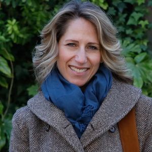 Elle est la première femme à avoir réalisé la traversée de l'Atlantique nord dans le sens ouest-est en 2003

Exclusif - Maud Fontenoy - Arrivées de l'enregistrement de l'émission "Vivement Dimanche Prochain" qui sera diffusée le 5 décembre 2021 au studio Gabriel à Paris, France, le 23 novembre 2021. 
© Christophe Clovis / Bestimage