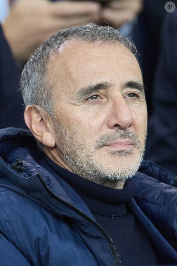 Elie Semoun dans les tribunes lors du match de Ligue Des Champions (LDC) "PSG - PSV Eindhoven (1-1)" au Parc des Princes à Paris, le 22 octobre 2024.
© Agence / Bestimage