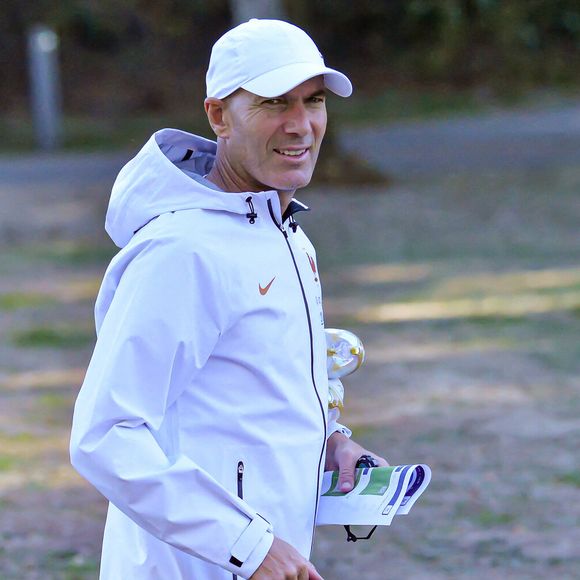 Zinédine Zidane - Entraînement de l'équipe de France en préparation de la Ligue des nations de l'UEFA 2026 au Centre national de Clairefontaine le 22 septembre 2026. © Baptiste Autissier/PSnewZ/Bestimage