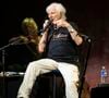 et le chanteur, auteur et compositeur interprète la plupart de ses titres assis afin de ne pas trop se fatiguer.

Hugues Aufray en concert au Zenith de Rouen le 27 juin 2026. © Pierre Perusseau/Bestimage