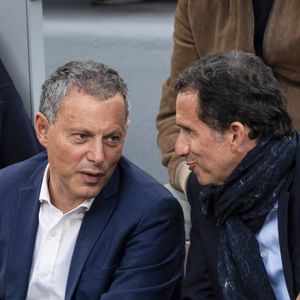 Marc-Olivier Fogiel,  Alexandre Bompard dans les tribunes lors de la session du soir des Internationaux de France de Tennis de Roland Garros 2025, à Paris, France, le 4 juin 2025. © Jacovides-Moreau/Bestimage