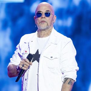 "Je leur avais dit que cet entre-soi dans le rap français était regrettable. Vous ne vous mélangez jamais ? Je lui avais proposé de venir. Il m’a dit oui très vite et on s’est retrouvés en studio une semaine avant le concert".

Exclusif - Pascal Obispo lors de l'enregistrement de la soirée "Les 30 ans du sidaction - la soirée événement" au Grand Rex à Paris diffusée le 23 mars 2024 sur France 2
© Cyril Moreau / Coadic Guirec / Bestimage