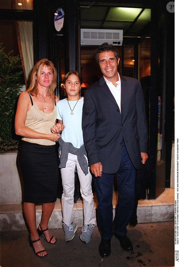 Julien Clerc, sa femme Virginie et sa fille Vanille au restaurant Coco et sa maison. Paris.
Bestimage