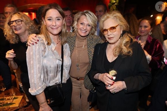 Exclusif - Daniela Lumbroso, Sophie Davant et Sylvie Vartan assistent au lancement du livre 'Ma Mere, Dieu et Litzie' de Roland Perez organisé par Five Eyes Production au Buddha Bar à Paris, France, le 08 novembre 2023. Photo by Jerome Dominé/ABACAPRESS.COM