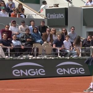 François Civil était assis près de Marie Civil.