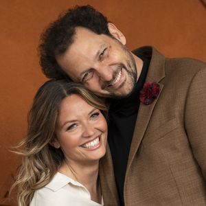 Éric Antoine et sa compagne Gennifer Demey en tribunes lors des Internationaux de France de Tennis de Roland Garros 2025, à Paris, France, le 7 juin 2025. © Cyril Moreau/Bestimage