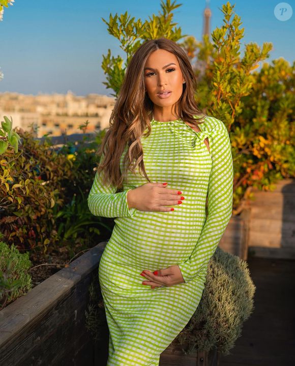 Vitaa enceinte de sa fille Noa. Avril 2022