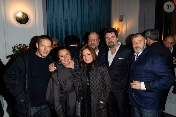 Exclusif - Marc-Olivier Fogiel, guest, Eric Dupond-Moretti et sa compagne Isabelle Boulay , Philippe Lellouche (metteur en scène), Michel Lumbroso (directeur général du théâtre de la Madeleine) - Eric Dupond-Moretti à la barre au théâtre de la Madeleine à Paris le 22 janvier 2019. © Pierre Perusseau/Bestimage