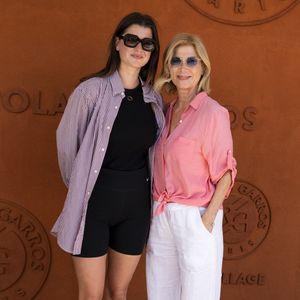Oriane Deschamps et Michèle Laroque au village lors des Internationaux de France de Tennis de Roland Garros 2025. Paris, le 30 mai 2025. 
© Moreau / Jacovides / Bestimage