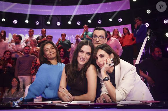 Et comme souvent, la justification porte un nom : Cyril Hanouna. 

Soraya Meziane, Shana Loustau, Géraldine Maillet, sur le plateau de TBT9 présenté par C.Hanouna, et diffusé en direct sur W9, Paris, France, le 11 novembre 2025. © Jack Tribeca / Bestimage