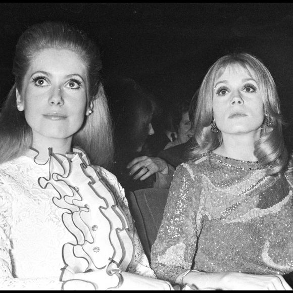 Sa sœur, la comédienne Françoise Dorléac, est morte dans un accident de voiture en 1967.

Catherine Deneuve et Françoise Dorléac à la première du film Les Demoiselles de Rochefort.
AGENCE / BESTIMAGE