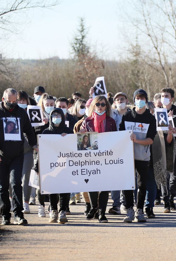 La famille et les proches se sont réunis pour une marche blanche en hommage à Delphine Jubillar, l'infirmière de 33 ans, disparue à Cagnac-les-Mines. Le 19 décembre 2021. © Patrick Bernard / Bestimage
