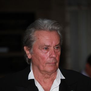 "Les César ont fait le service minimum (...) avec un clip hommage, en début de cérémonie", déplore "Paris Match". 

Alain Delon à Paris en septembre 2011 (Archives). AGENCE / BESTIMAGE