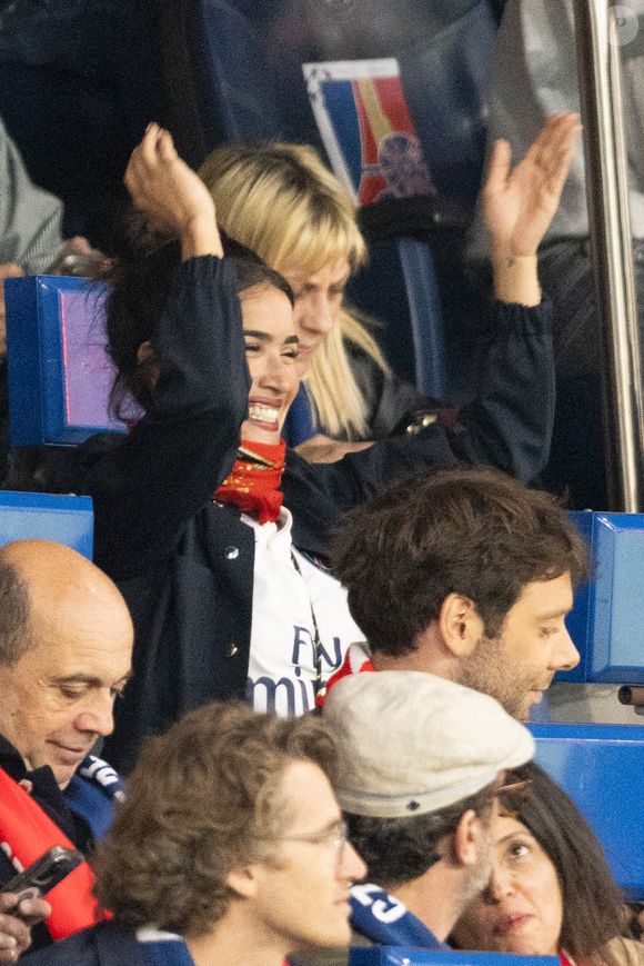Sabrina Ouazani - Célébrités dans les tribunes lors du match retour de la Ligue Des Champions 2024-2025 (LDC) "PSG - Arsenal" (2-1) au Parc des Princes à Paris le 7 mai 2025. © Cyril Moreau/Bestimage