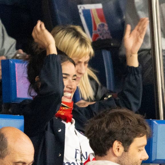 Sabrina Ouazani - Célébrités dans les tribunes lors du match retour de la Ligue Des Champions 2024-2025 (LDC) "PSG - Arsenal" (2-1) au Parc des Princes à Paris le 7 mai 2025. © Cyril Moreau/Bestimage