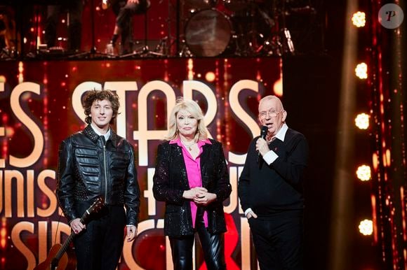 Exclusif - Jean Paul Gaultier, Amanda lear et Sacha Rudy lors de l’enregistrement de l’émission “Les stars s’unissent pour le Sidaction” au théâtre Marigny à Paris, France, le 11 mars 2025. L’émission sera diffusée en prime le 22 mars sur France 2. © Guirec-Moreau/ Bestimage