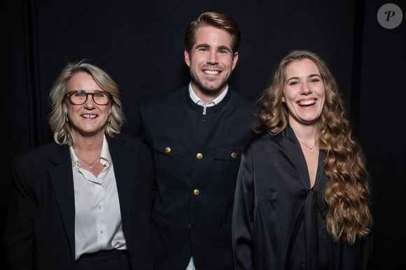 Exclusif - Corinne Champeval, Giovanni Castaldi, Paola Castaldi en backstage de l'enregistrement de l'émission "La Boîte à secrets", présentée par F.Bollaert et diffusée le 9 janvier 2026 sur France 3, dans les studios du Lendit à Saint-Denis, France, le 2 décembre 2025. © Cyril Moreau/Bestimage