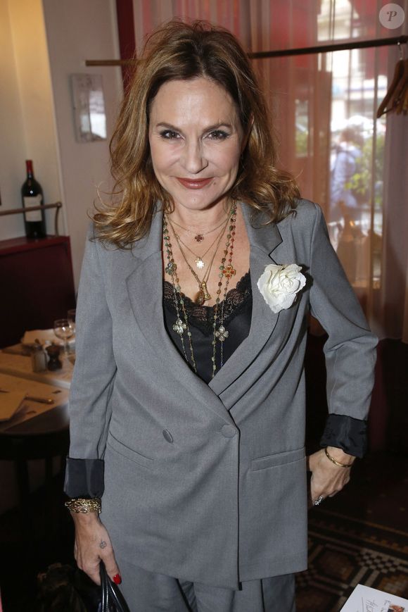 "Ma fille est, enfin, officiellement une Mondy ! Elle porte officiellement mon nom, celui de son grand père, de son oncle, de son cousin et sa cousine", écrivait-elle fièrement sur Instagram.

Exclusif - Anne Mondy (fille de Pierre) - Mischa Aznavour invite les Amis de son père pour célébrer le 100 ème Anniversaire de la naissance de Charles Aznavour ; au restaurant « Gourmet des Ternes » à Paris, France, le 22 Mai 2024. 
© Bertrand Rindoff / Bestimage