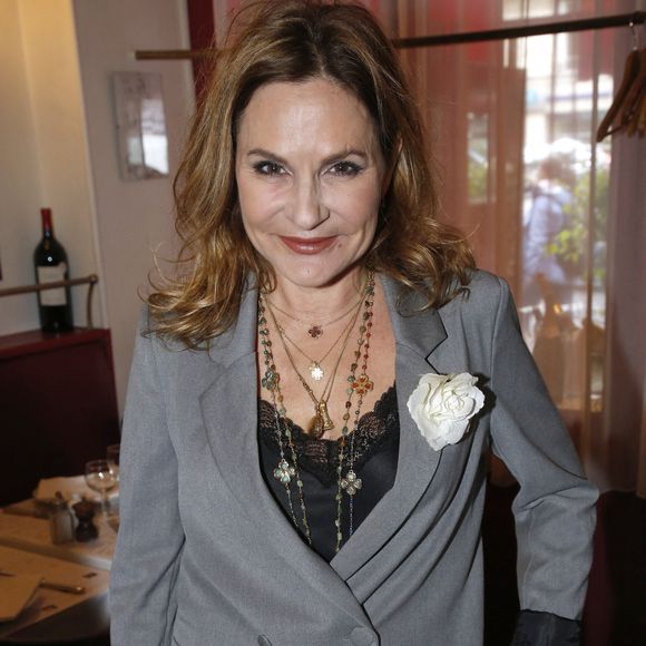 "Ma fille est, enfin, officiellement une Mondy ! Elle porte officiellement mon nom, celui de son grand père, de son oncle, de son cousin et sa cousine", écrivait-elle fièrement sur Instagram.

Exclusif - Anne Mondy (fille de Pierre) - Mischa Aznavour invite les Amis de son père pour célébrer le 100 ème Anniversaire de la naissance de Charles Aznavour ; au restaurant « Gourmet des Ternes » à Paris, France, le 22 Mai 2024. 
© Bertrand Rindoff / Bestimage