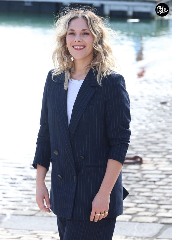 Alysson Paradis lors du photocall du 'Je sais pas ' lors du 27ème Festival de la Fiction de la Rochelle, France, le 19 septembre 2025. © Denis Guignebourg/Bestimage