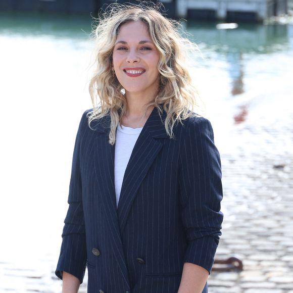 Alysson Paradis lors du photocall du 'Je sais pas ' lors du 27ème Festival de la Fiction de la Rochelle, France, le 19 septembre 2025. © Denis Guignebourg/Bestimage