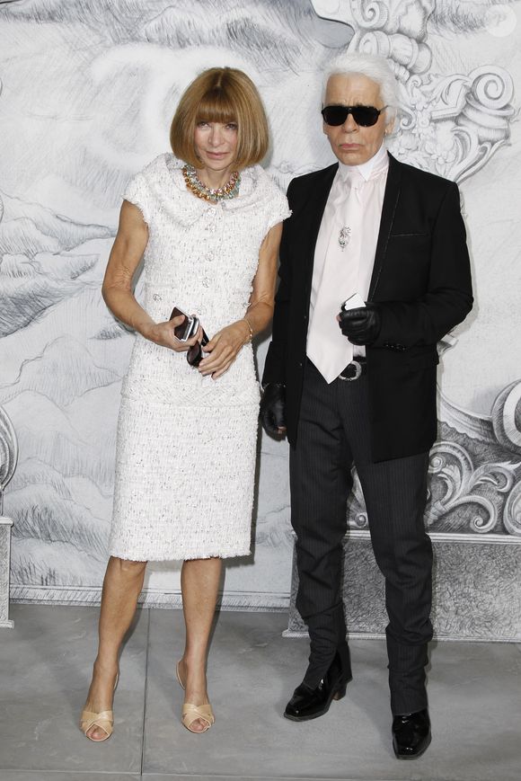 Anna Wintour et Karl Lagerfeld au photocall du défilé de mode haute-couture Chanel, le 3 juillet 2012. 

Photo : Rindoff-Borde / Bestimage
