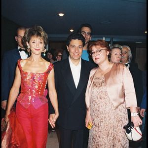 Mais de qui s’agit-il, au sein de cette troupe composée également de Gérard Jugnot, Thierry Lhermitte, Michel Blanc, Bruno Moynot et Josiane Balasko ?

Archives : Marie Anne Chazel Christian Clavier et Josiane Balasko lors de la présentation Astérix et Obelix à Cannes en 1998. © RINDOFF-GARCIA / BESTIMAGE