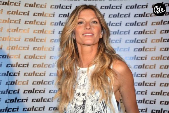 Gisele Bündchen et Sean O'Pry posent lors du photocall pour la marque Colcci collection printemps/été 2015 lors de la Fashion Week de Sao Paulo, le 2 avril 2014.