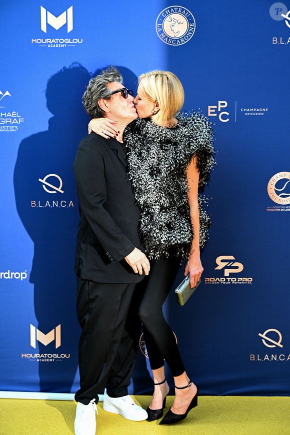Marc Lavoine et sa compagne Adriana Karembeu - 11ème édition du Gala de charité de Patrick Mouratoglou à la Mouratoglou Academy & Resort à Biot le 21 juin 2025.  © Bruno Bebert/Bestimage