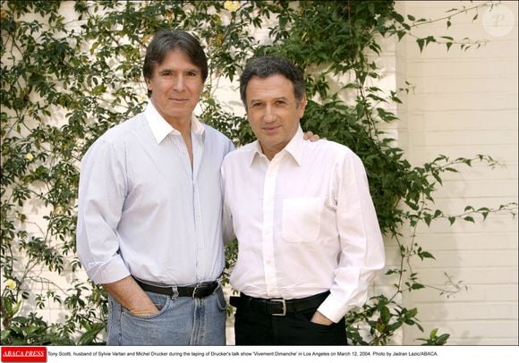 Tony Scotti, mari de Sylvie Vartan, et Michel Drucker pendant l'enregistrement de l'émission de Drucker 'Vivement Dimanche' à Los Angeles le 12 mars 2004. Photo par Jadran Lazic/Abaca