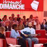 Ce monument de la chanson française quitte la scène après 60 ans de carrière ! Mais d'abord, un crochet chez Michel Drucker, enfin de retour