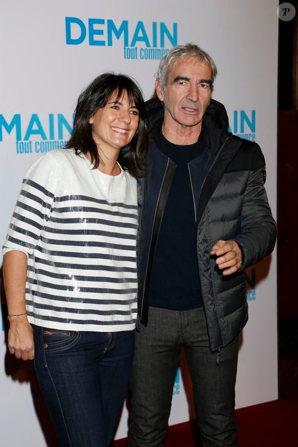 Estelle Denis et son compagnon Raymond Domenech lors de l'avant-première du film "Demain tout commence" au Grand Rex à Paris le 28 novembre 2016.