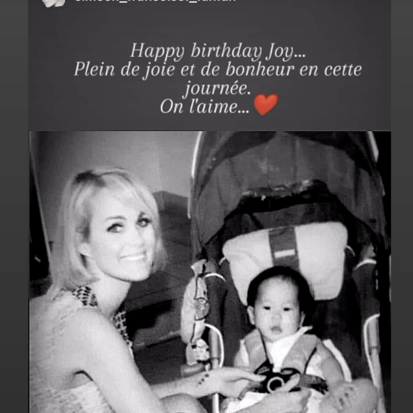 Des photos souvenirs remplies d'émotions.

Capture d'écran de la story Instagram de Læticia Hallyday.