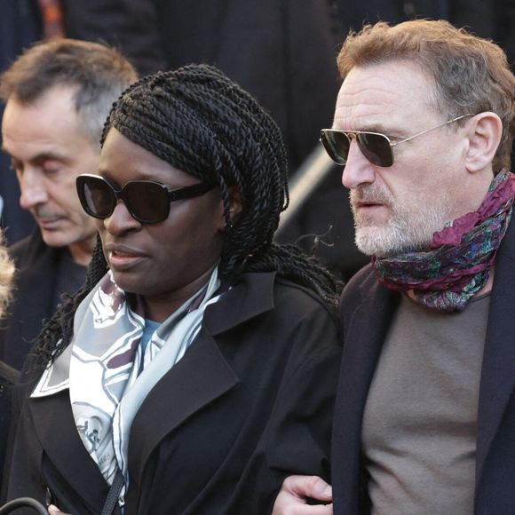 Une relation passée qui est revenue sous le feu des projecteurs alors que l'acteur est décédé le 3 octobre 2024 et qu'il vivait en couple avec Ramatoulaye Diop...

Ramatoulaye Diop et Jean-Paul Rouve quittant la cérémonie des funérailles de l'acteur français Michel Blanc à l'église Saint Eustache à Paris, France, le 10 octobre 2024. Photo par Nasser Berzane/Abaca