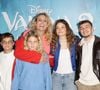 Alors qu'elle a pris la parole sur Instagram pour raconter ses mésaventures, son mari et ses enfants l'ont taquinée sans vergogne. 

Elodie Gossuin avec son mari Bertrand Lacherie et leurs enfants - Première du film Disney "Vaiana 2" au Grand Rex à Paris le 23 novembre 2024. © Coadic Guirec/Bestimage
