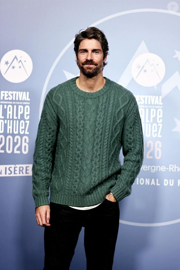 Tom Leeb - Tapis rouge lors du 29ème Festival International du Film de Comédie de l'Alpe d'Huez le 22 Janvier 2026. © Dominique Jacovides/Bestimage
