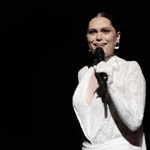 L'auteur-compositeur-interprète anglais Jessie J a captivé le public avec sa voix puissante et a engagé des conversations lors de sa performance inoubliable au House of Blues Theatre de Las Vegas. Backgrid USA / Bestimage