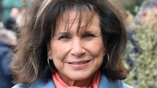 Anne Sinclair : Après 50 candidatures et 15 entretiens, son fils cadet a enfin décroché un travail dans une entreprise de luxe