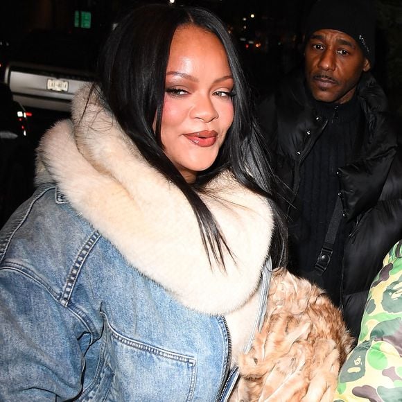 La star pourrait donc avoir un projet dans la région

*01/19/2026 Rihanna et ASAP Rocky dînent au El Puerto Seafood à Harlem, New York City. Rihanna portait un manteau de fourrure, une écharpe blanche, une veste en jean, des jeans et des talons. Rocky portait une veste de camouflage, un sweat à capuche vert, un jean et des chaussures de randonnée.