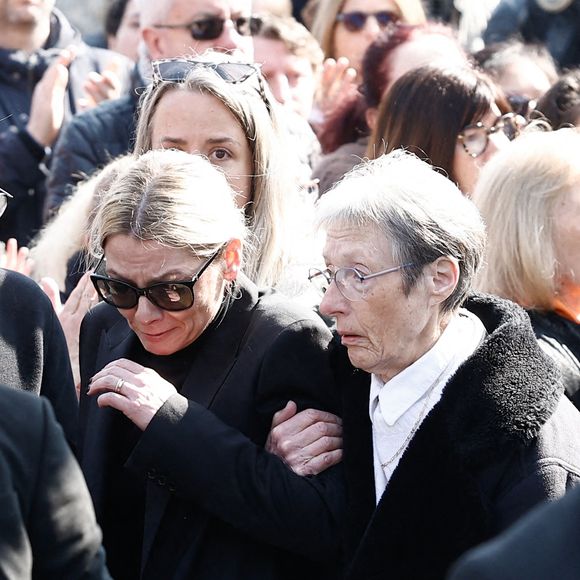 Sa disparition avait profondément bouleversé le monde du spectacle.

Audrey Salomone et la mère de Bruno Salomone - Sorties des obsèques de Bruno Salomone en l'église Sainte-Anne de Polangis de Joinville-le-Pont (Val-de-Marne) le 23 mars 2026. © Cyril Moreau - Dominique Jacovides / Bestimage