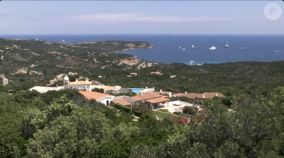 La famille Bourbon des Deux-Siciles possède une maison en Sardaigne.  Capture d'écran Youtube