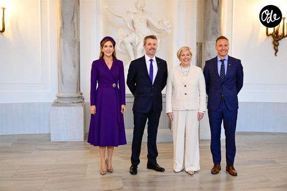Halla Tómasdóttir (présidente de l'Islande) et son mari Björn Skúlason sont accueillis par le roi Frederik et la reine Mary de Danemark lors de leur visite officielle au Danemark. © Backgrid USA / Bestimage