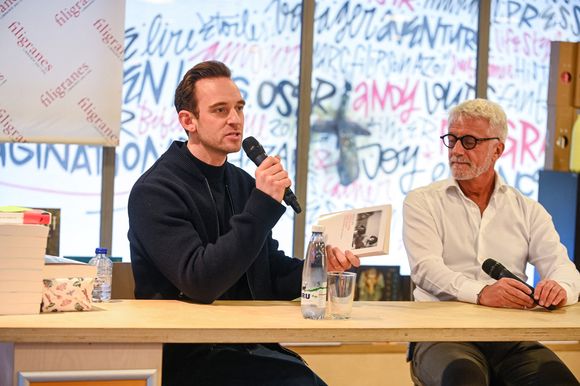 Joël Dicker présente son nouveau livre "Un animal sauvage" à la librairie Filigranes à Bruxelles, le 11 mars 2024. (Frederic Andrieu / Bestimage).