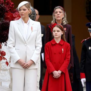 La princesse Charlène de Monaco, La princesse Gabriella de Monaco, comtesse de Carladès - La famille princière monégasque dans la cour d'honneur du palais lors de la la fête nationale à Monaco le 19 novembre 2025. © Dominique Jacovides - Bruno Bebert / Bestimage