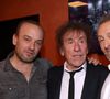 Alain Souchon entre ses fils Ours et Pierre au 16ème Gala de la Fondation " Recherche Alzheimer " à l'Olympia à Paris, le 20 mars 2023. BERTRAND RINDOFF PETROFF / BESTIMAGE